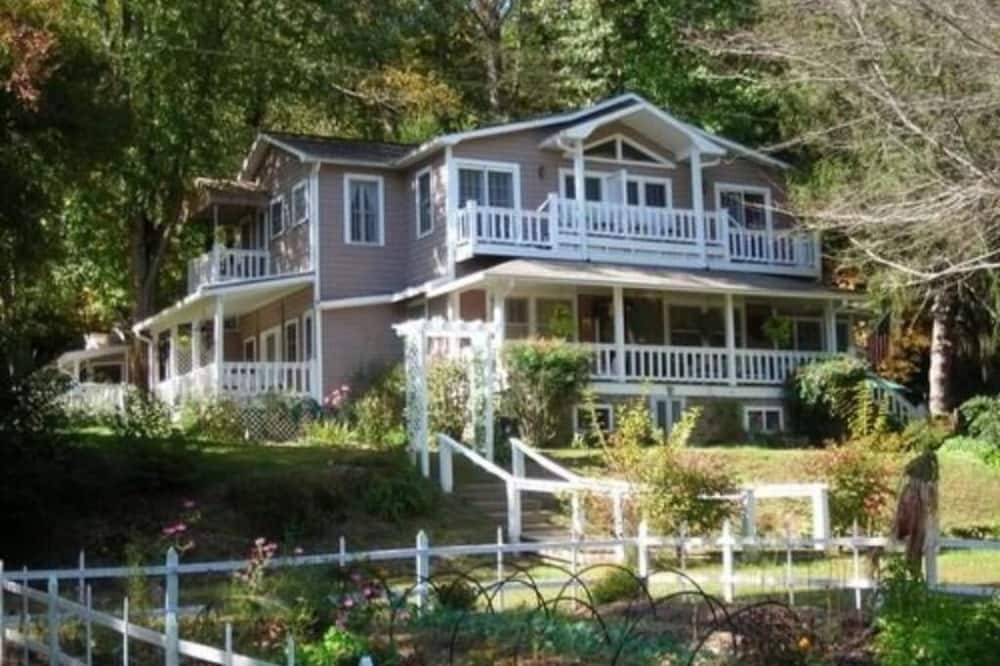 Folkestone Inn - Swain County, NC