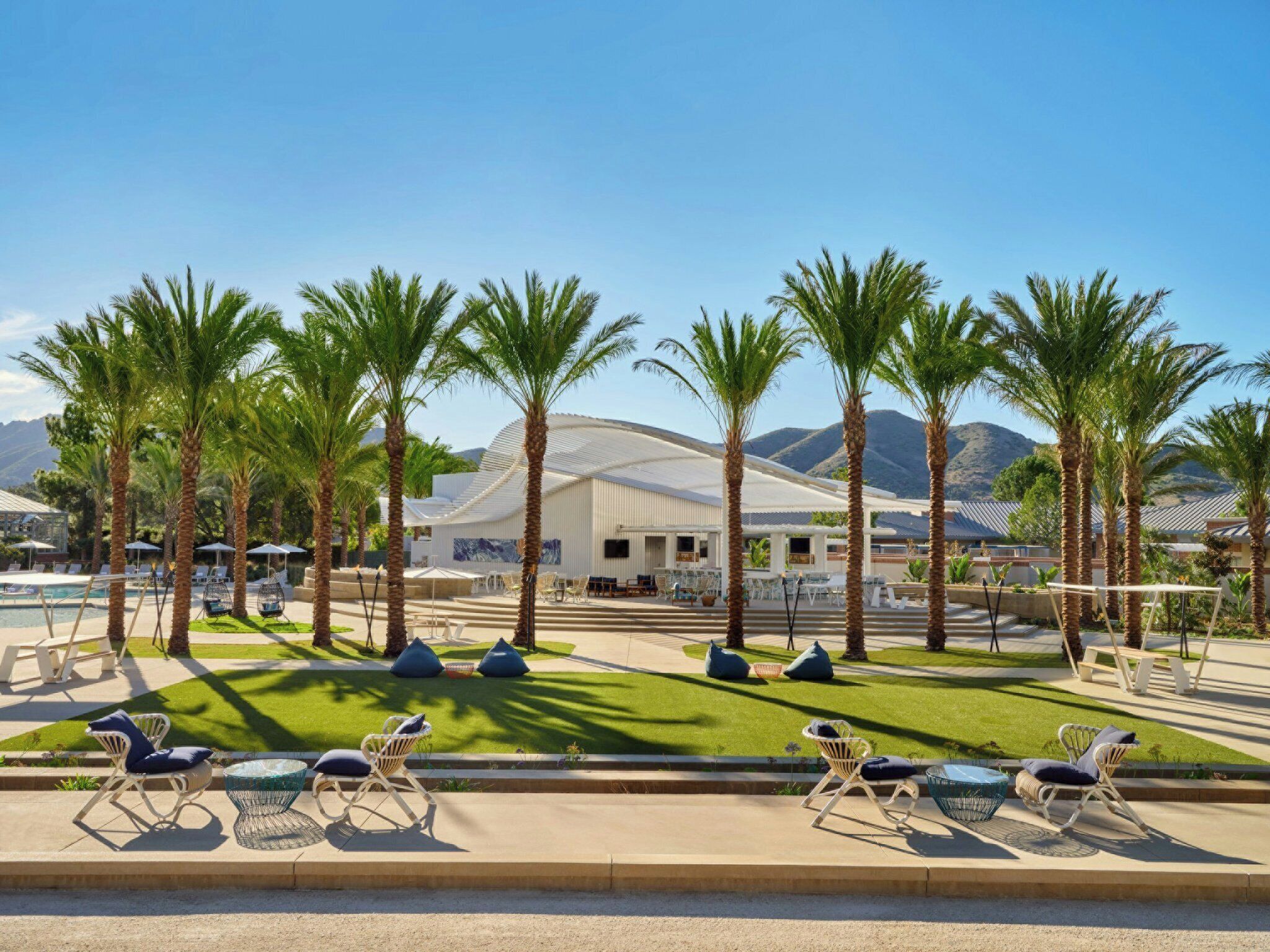 Breakfast, lunch and dinner served