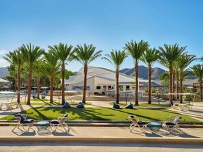 Breakfast, lunch and dinner served