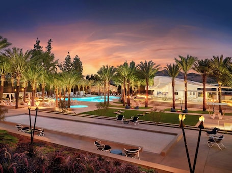 Se sirven desayunos, almuerzos y cenas. Four Seasons Hotel Los Angeles at Westlake Village