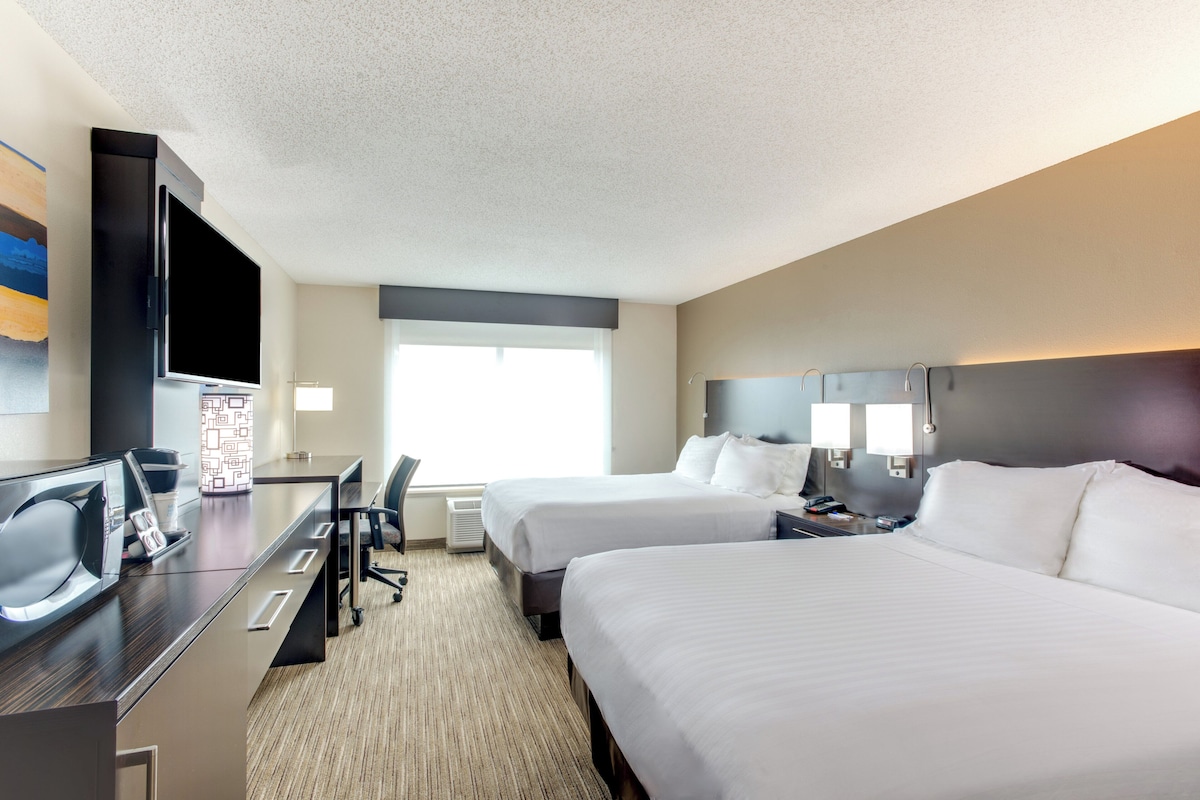 In-room safe, desk, laptop workspace, blackout drapes