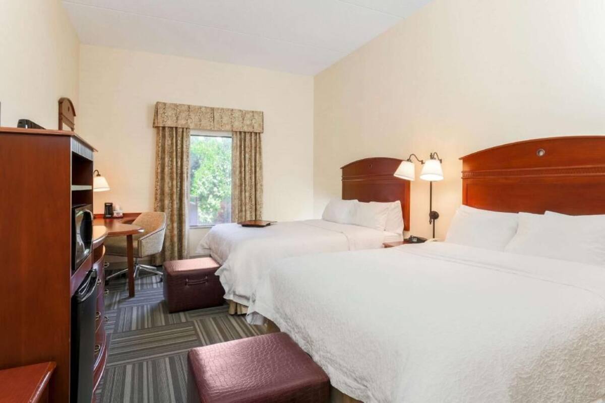 Premium bedding, pillowtop beds, in-room safe, desk