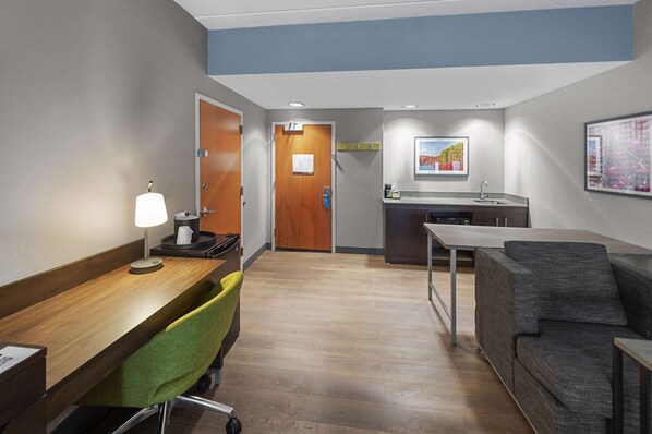 Premium bedding, pillow-top beds, in-room safe, desk - Hampton Inn Nanuet (Nanuet)