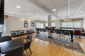 بوفي ه فطور مجانًا يوميًا