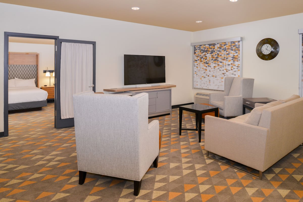 1 bedroom, premium bedding, laptop workspace, blackout curtains