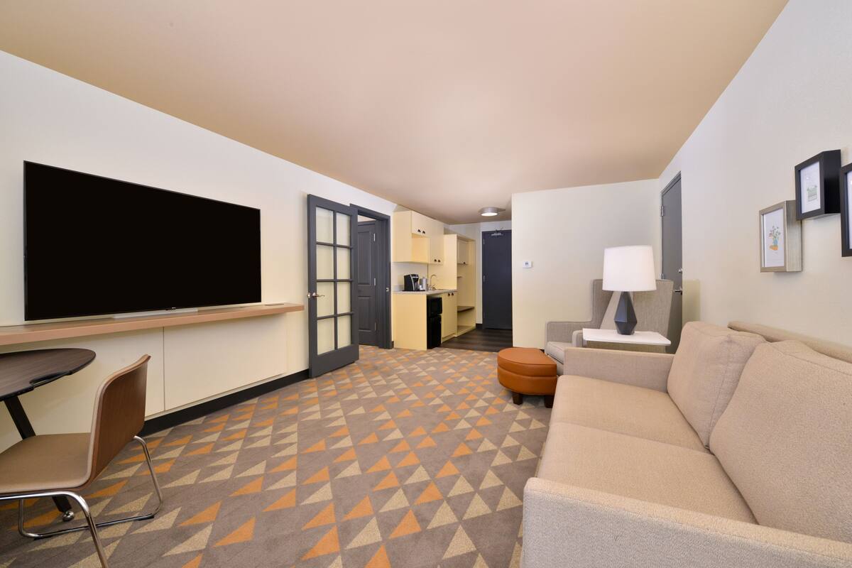 1 bedroom, premium bedding, laptop workspace, blackout curtains