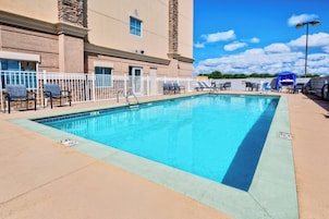 Piscina externa sazonal