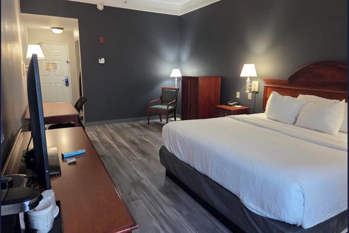 Standard Room, 1 King Bed, Non Smoking
