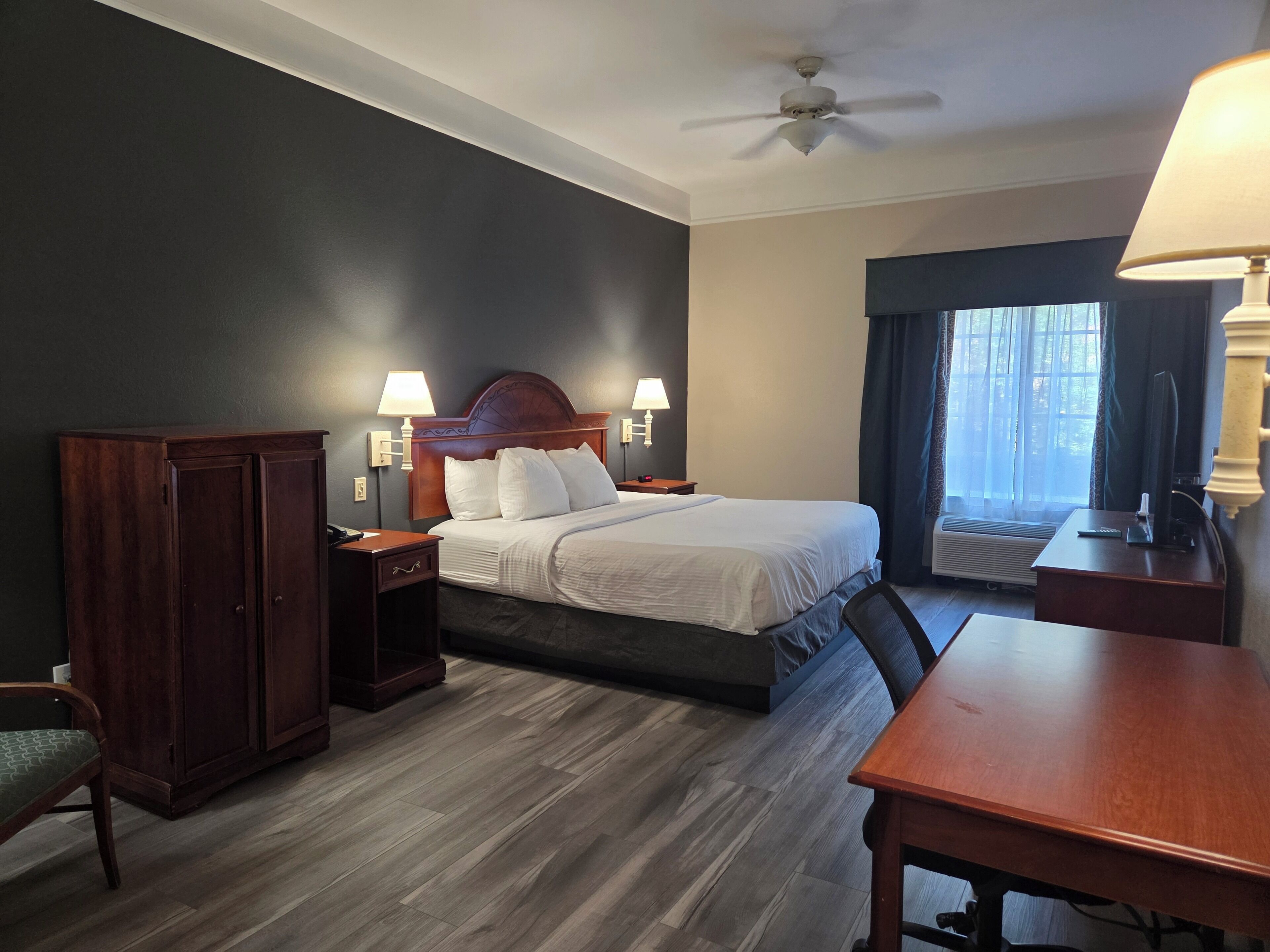 Ropa de cama de alta calidad y escritorio 