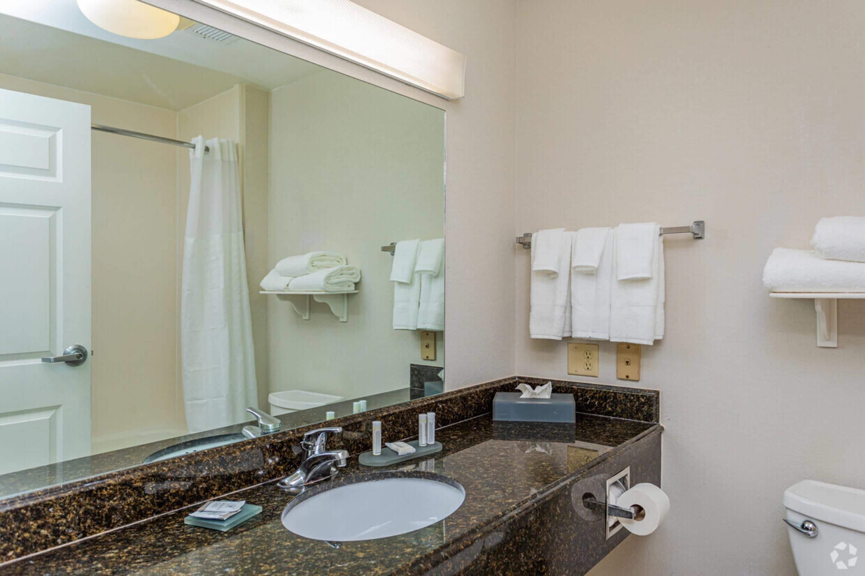 Photo - La Quinta Inn and Suites Fort Myers I-75