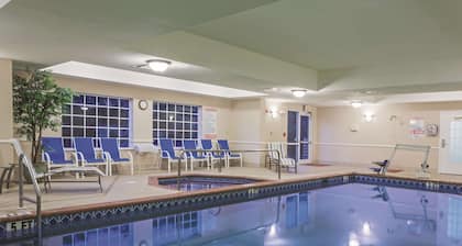 La Quinta Inn and Suites Fort Myers I-75