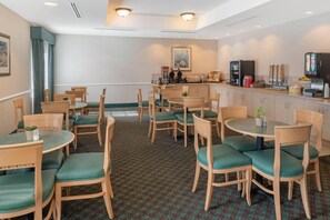 Free daily on-the-go breakfast  - La Quinta Inn and Suites Fort Myers I-75 (Fort Myers)