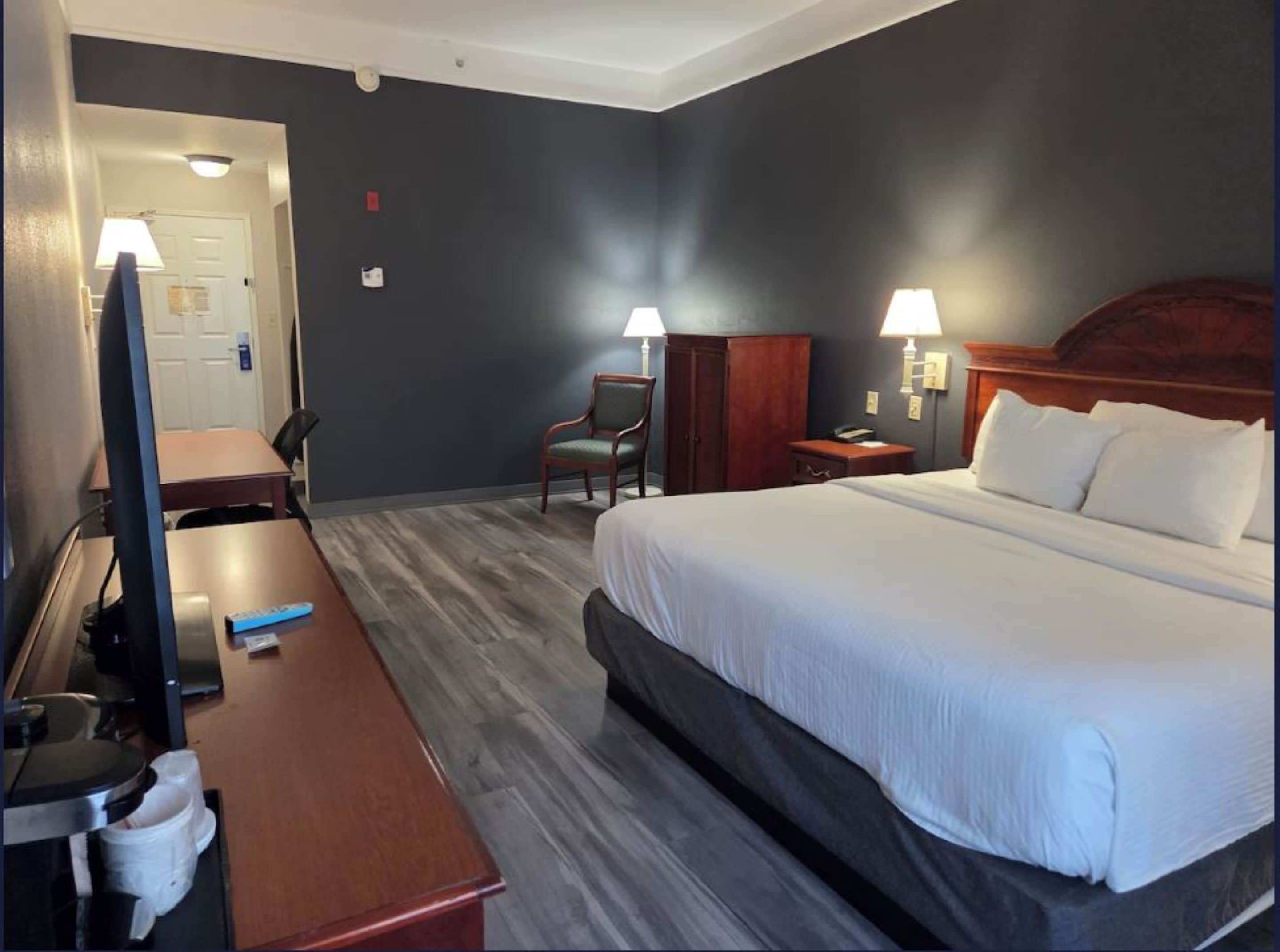 Photo - La Quinta Inn and Suites Fort Myers I-75