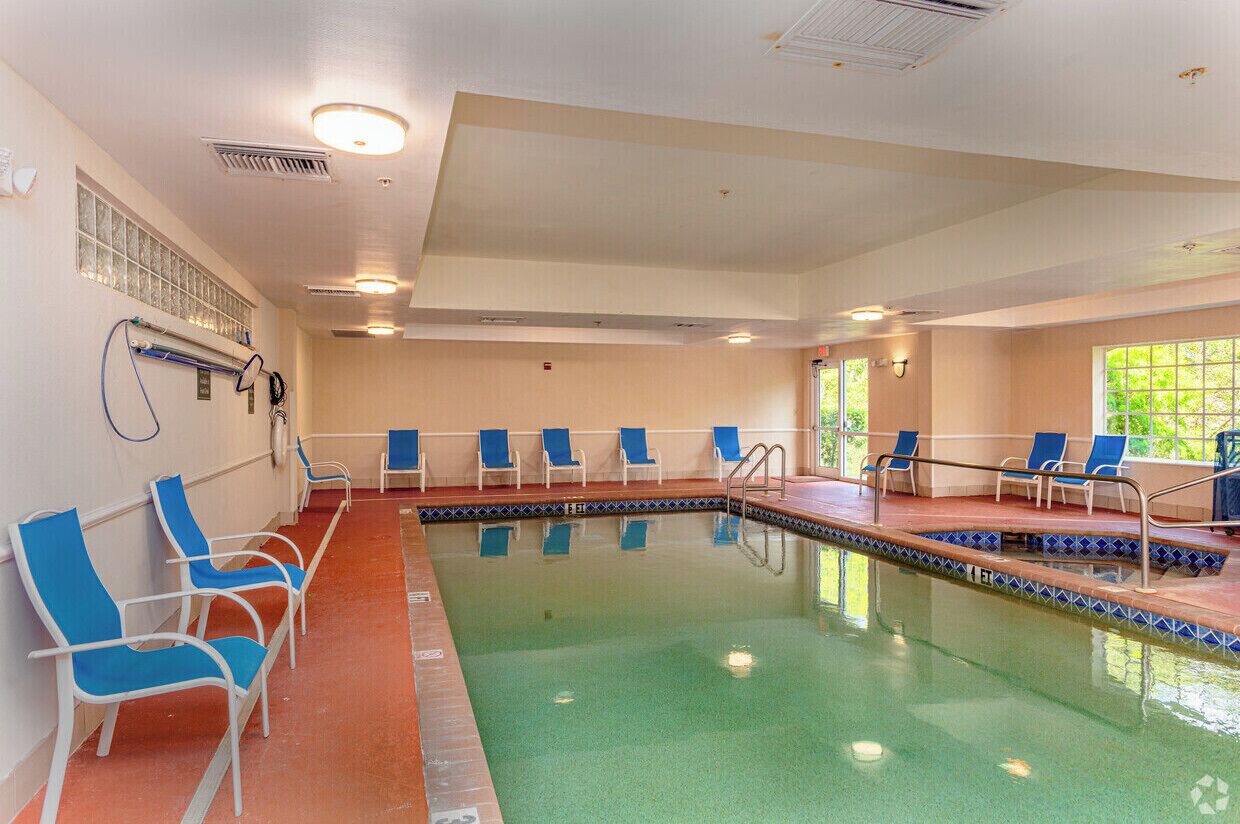 Una piscina cubierta