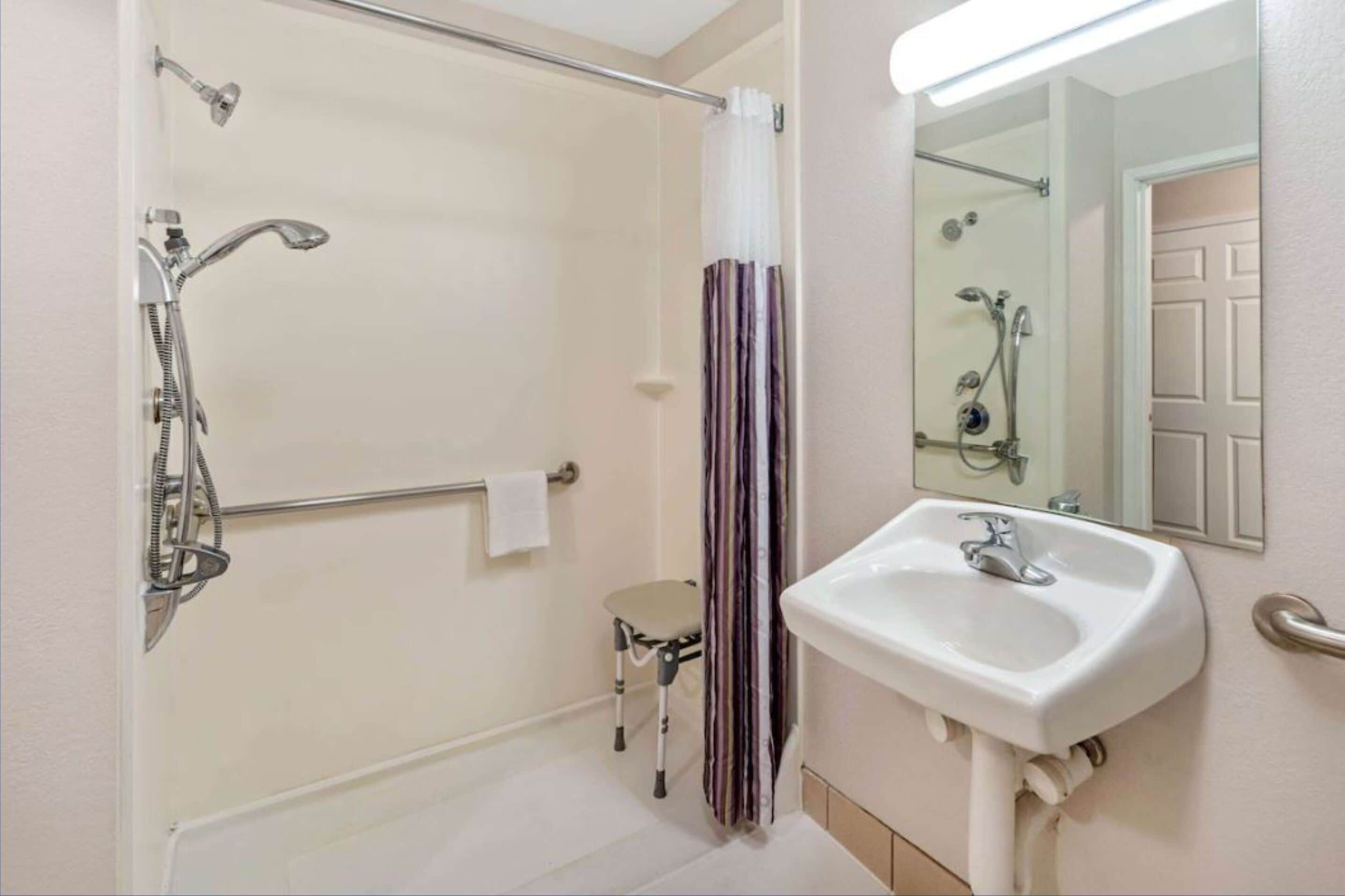 Photo - La Quinta Inn and Suites Fort Myers I-75