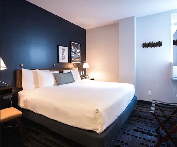 Premium bedding, desk, iron/ironing board, free WiFi