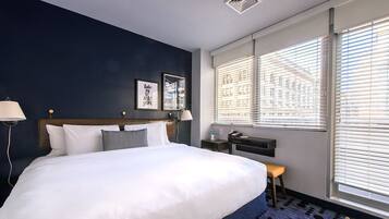 Contemporary King | Biancheria da letto di alta qualità, una scrivania, ferro/asse da stiro