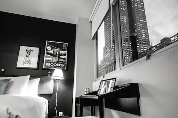 Ropa de cama de alta calidad y escritorio