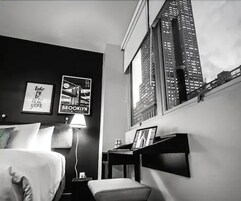 Peralatan tempat tidur premium, meja, seterika/papan seterika 