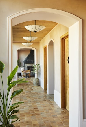 三溫暖烤箱、浴缸、蒸氣室、美體療程、泥巴浴、水療