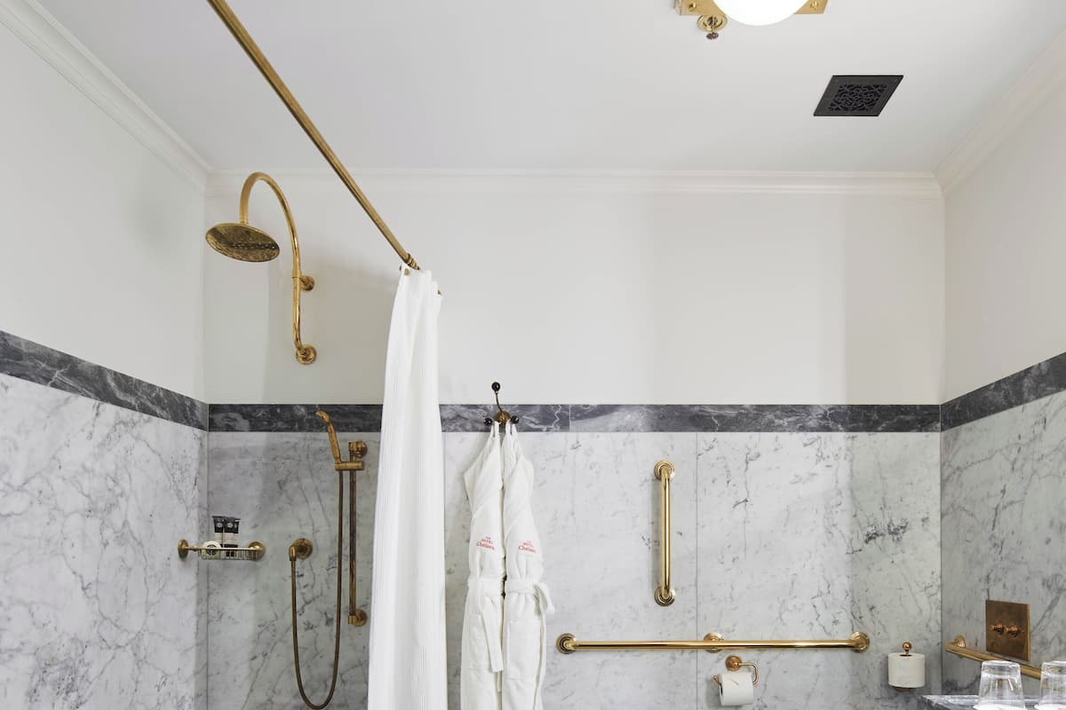 Room, 1 King Bed, Mobility Accessible | Bathroom | Free toiletries, hair dryer, bathrobes, slippers