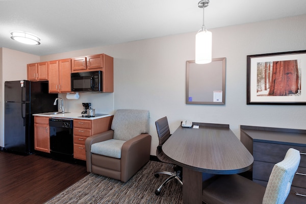 Studio Suite, 2 Double Beds | Premium bedding, desk, iron/ironing board, cribs (free)