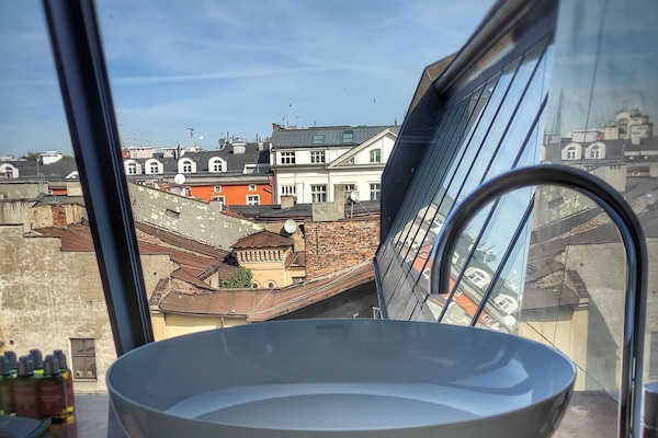 Designertoalettartikler, hårføner, badekåper og tøfler