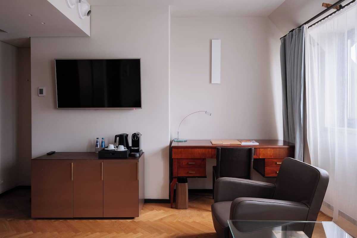 Premium bedding, minibar, in-room safe, individually decorated