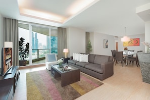 Executive-huone, 3 makuuhuonetta | Oleskelualue | Televisio