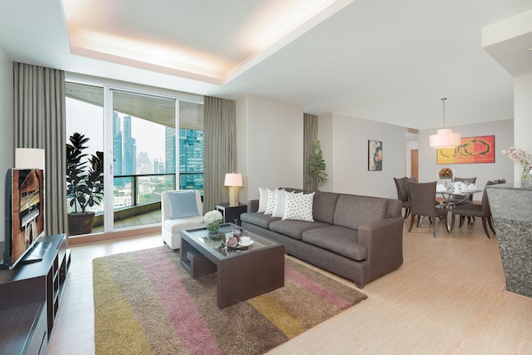Executive Room, 3 Bedrooms | Living area