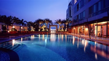 Outdoor pool, sun loungers