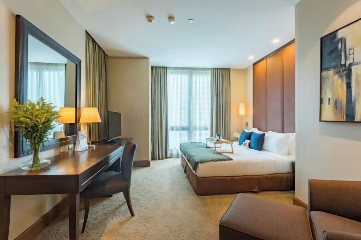 3 bedrooms, in-room safe, individually decorated, individually furnished