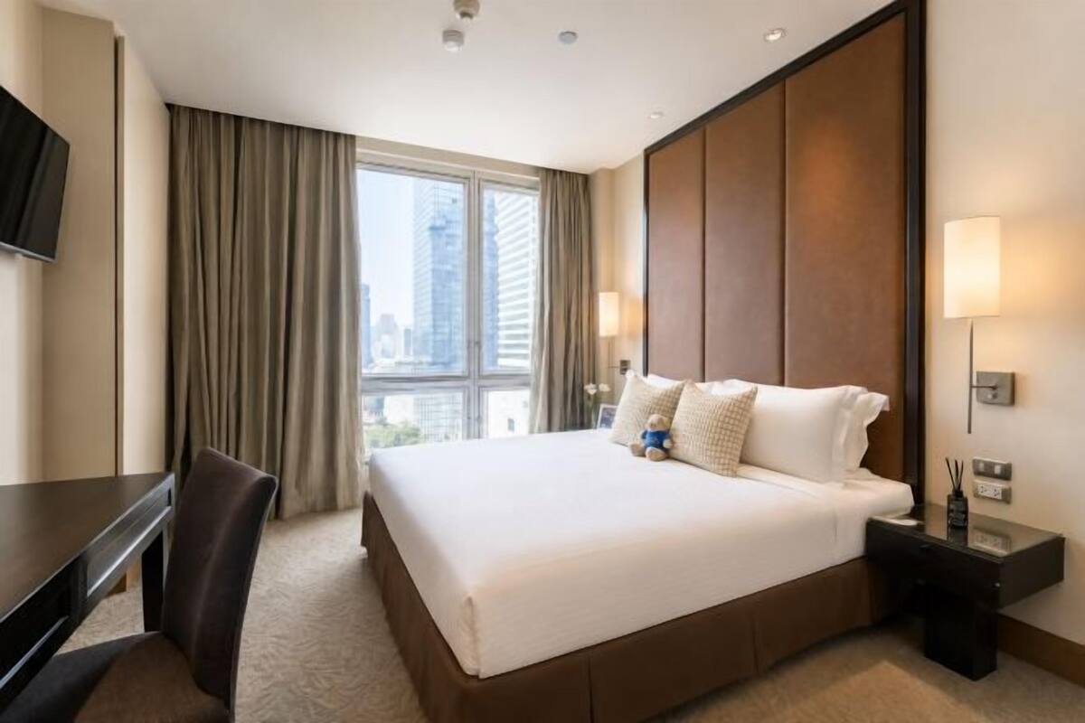 In-room safe, desk, laptop workspace, soundproofing