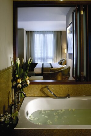 Deluxe Room, 2 Bedrooms | Bathroom | Separate bathtub and shower, eco-friendly toiletries, hair dryer