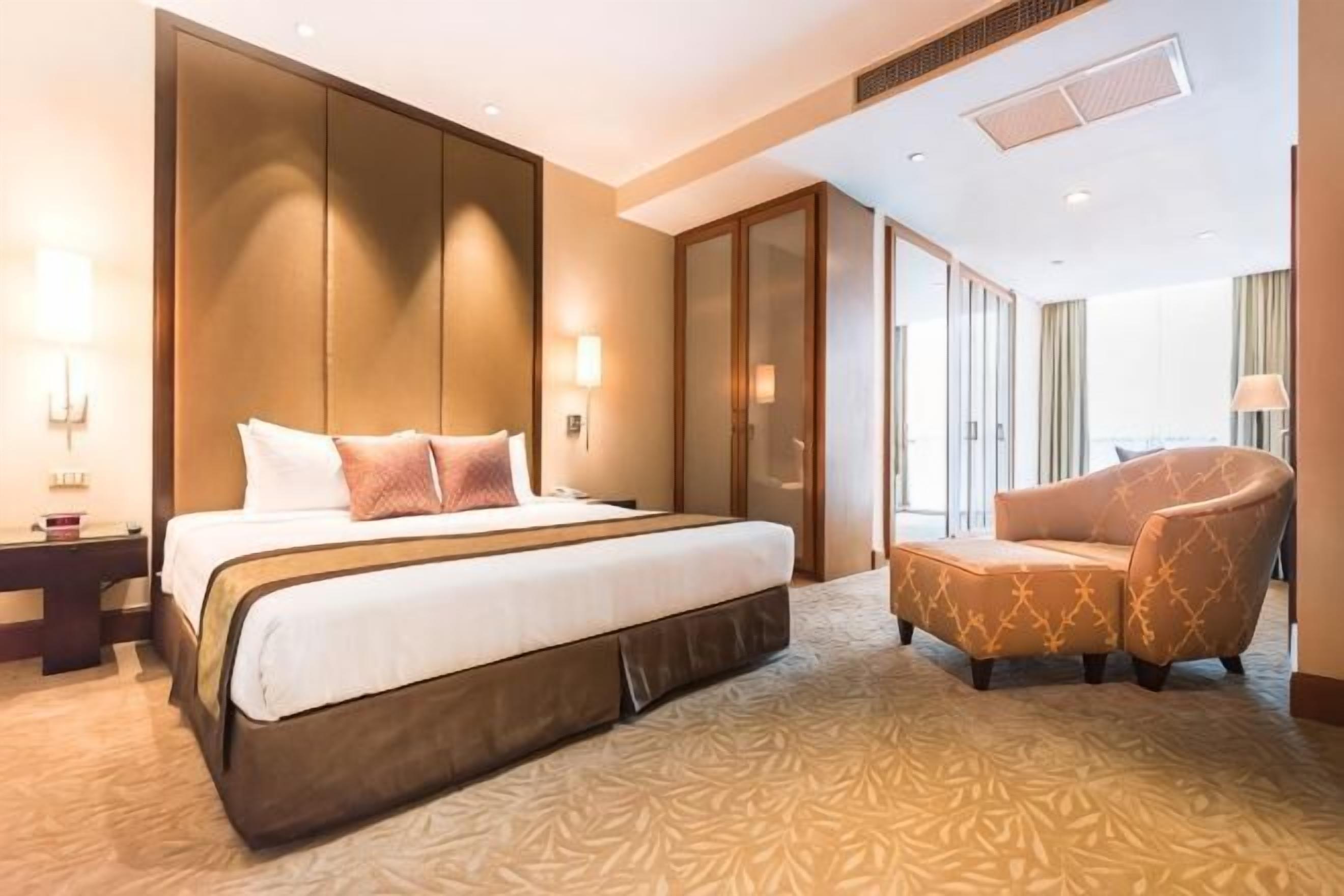 In-room safe, individually decorated, individually furnished, desk