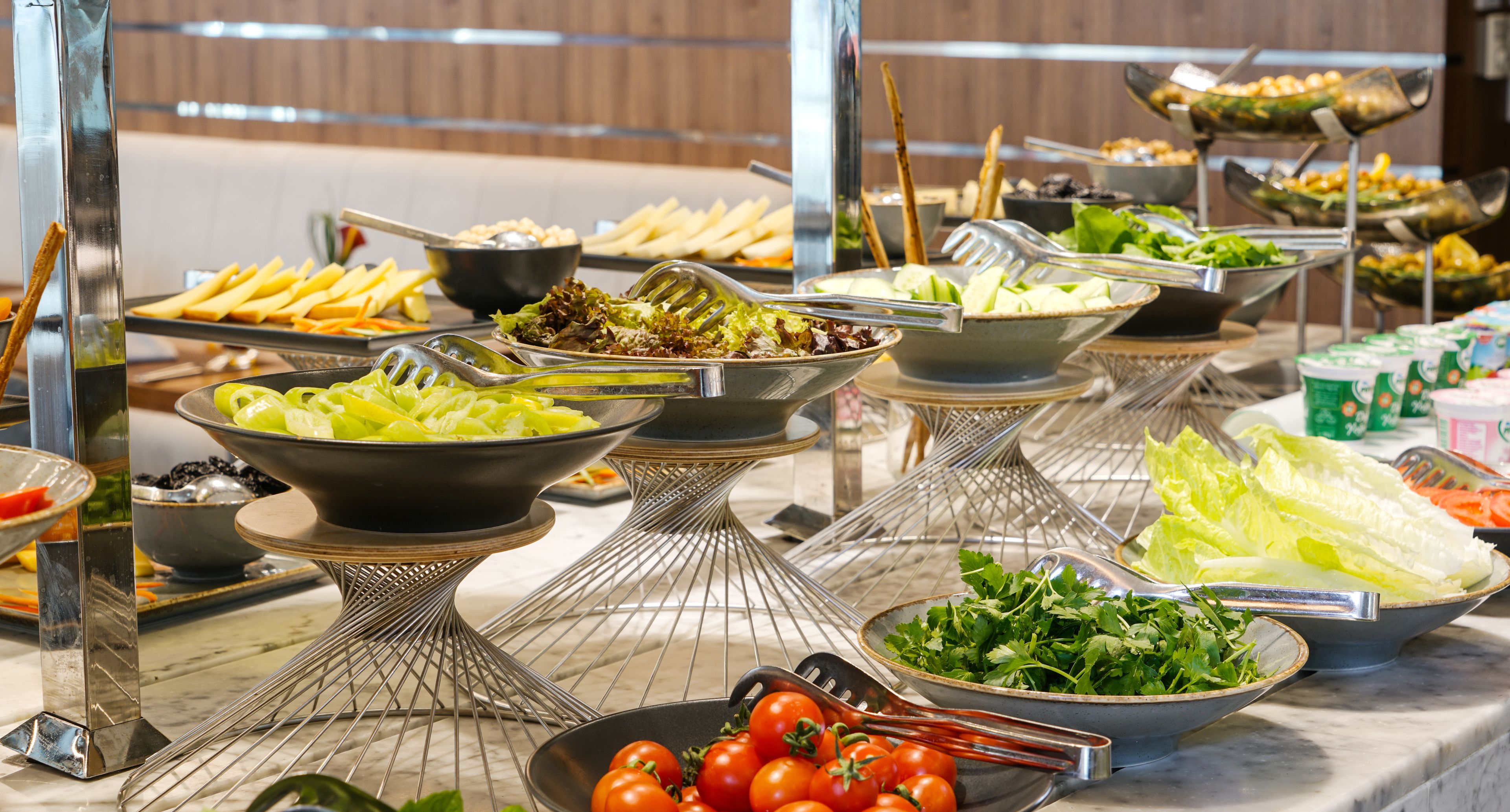 بوفيه فطور يوميًا بتكلفة قدرها (500 TRY للشخص)