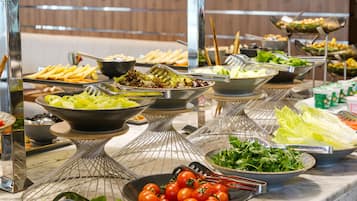 Daily buffet breakfast (TRY 500 per person)