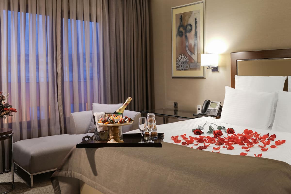 junior suite room | premium bedding, minibar, in-room safe, desk