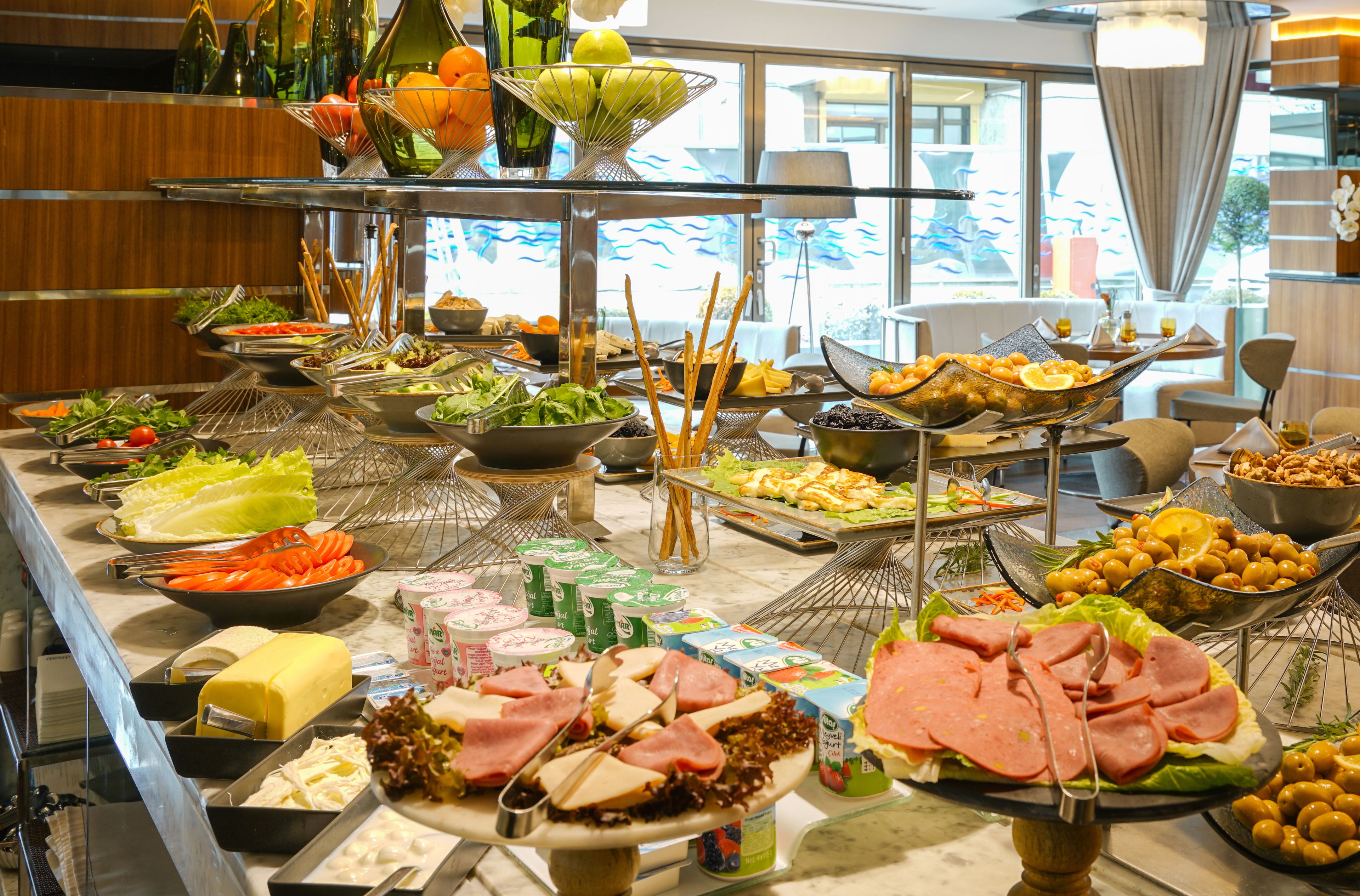 daily buffet breakfast (try 500 per person)