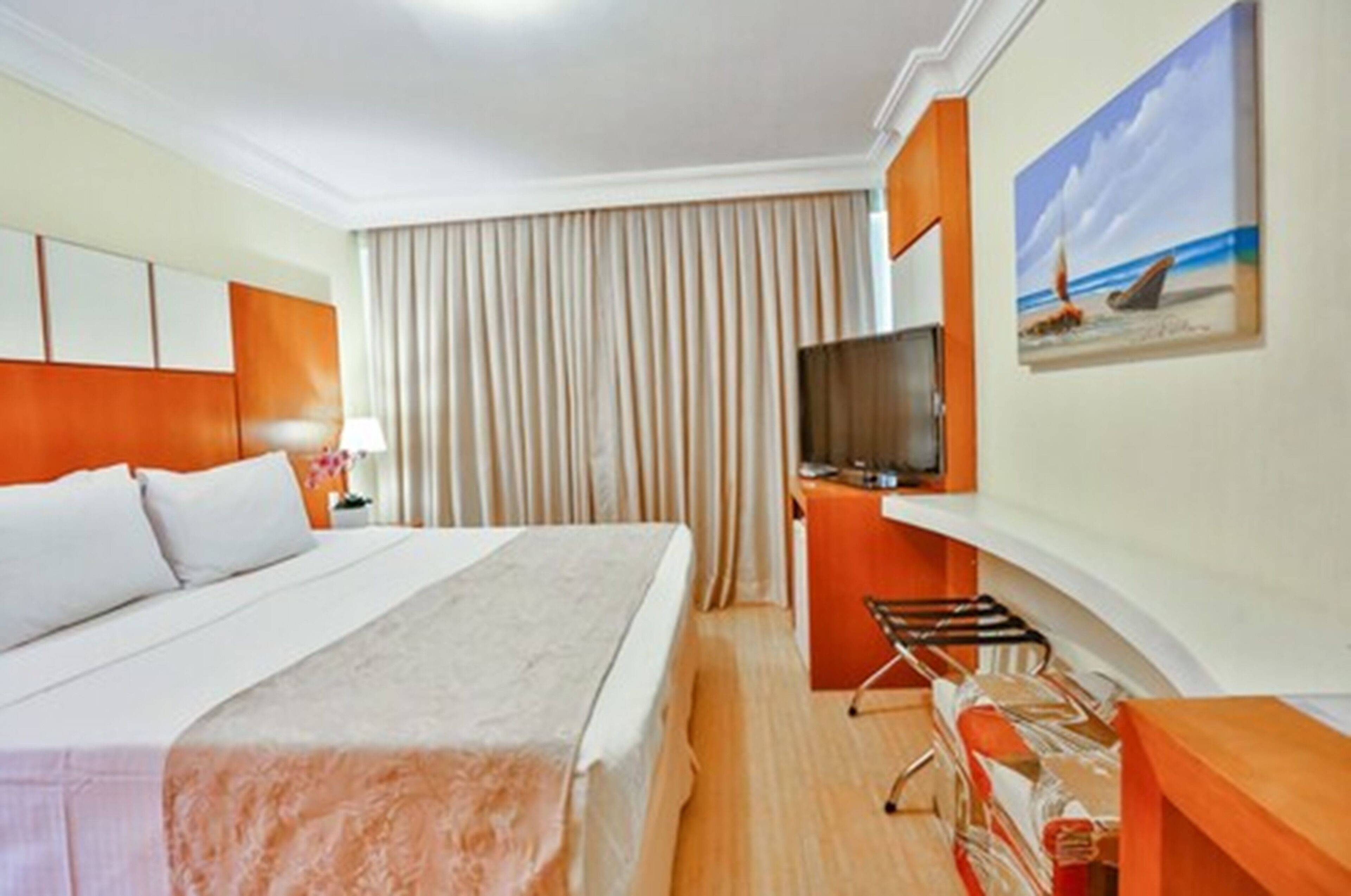 standard double room, 1 queen bed | 1 bedroom, in-room safe, desk, free wifi