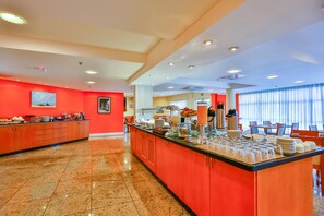 Breakfast, lunch and dinner served  - Dubai Macaé by Atlântica (Macaé)