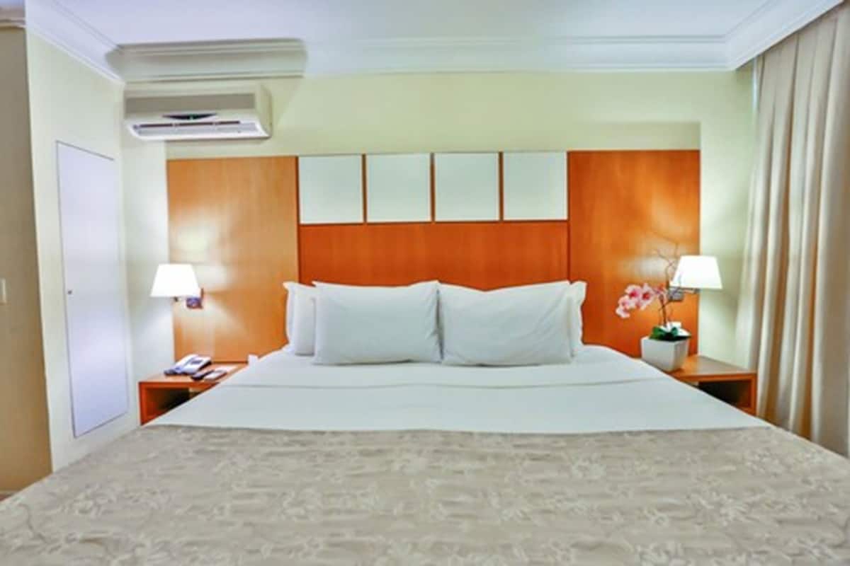 standard double room, 1 queen bed | 1 bedroom, in-room safe, desk, free wifi