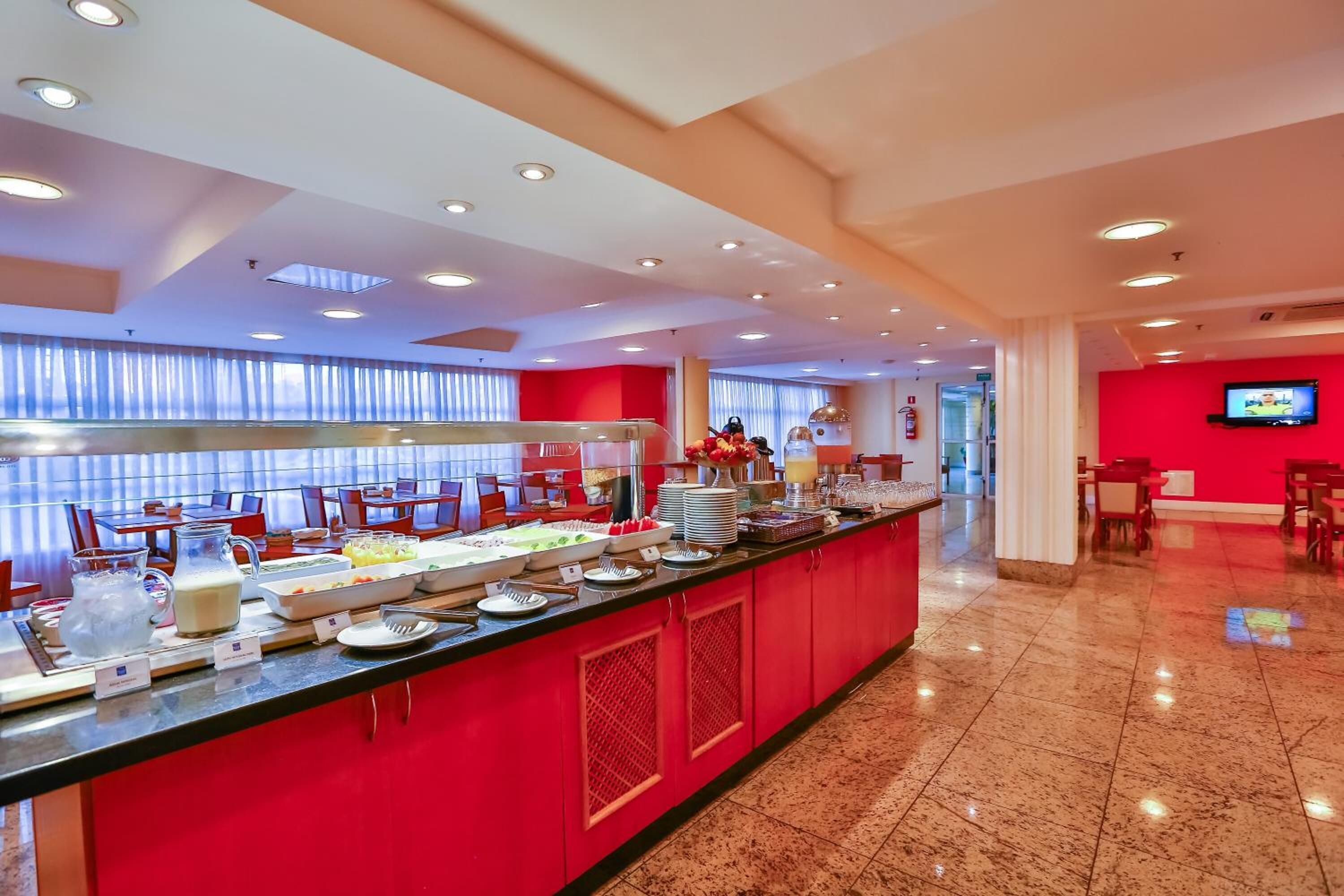 breakfast, lunch and dinner served