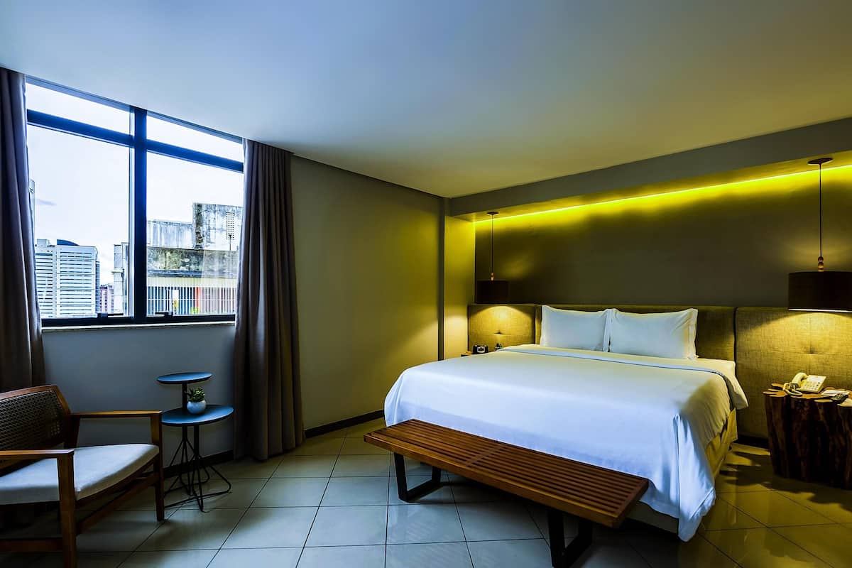 Executive Suite, 1 King Bed | Premium bedding, pillowtop beds, minibar, in-room safe