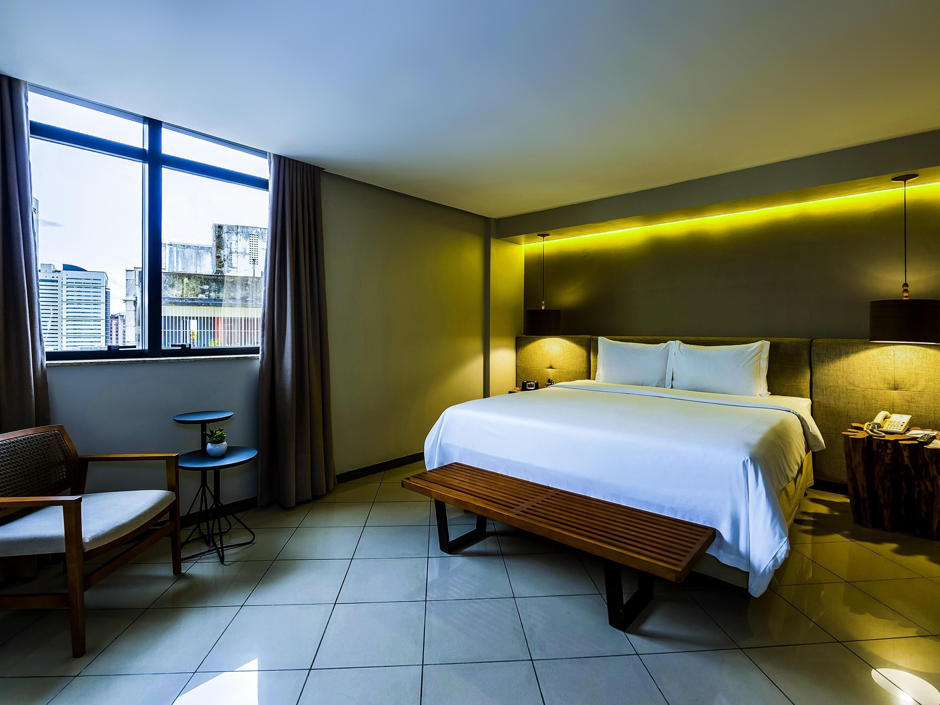 Executive Suite, 1 King Bed | Premium bedding, pillowtop beds, minibar, in-room safe
