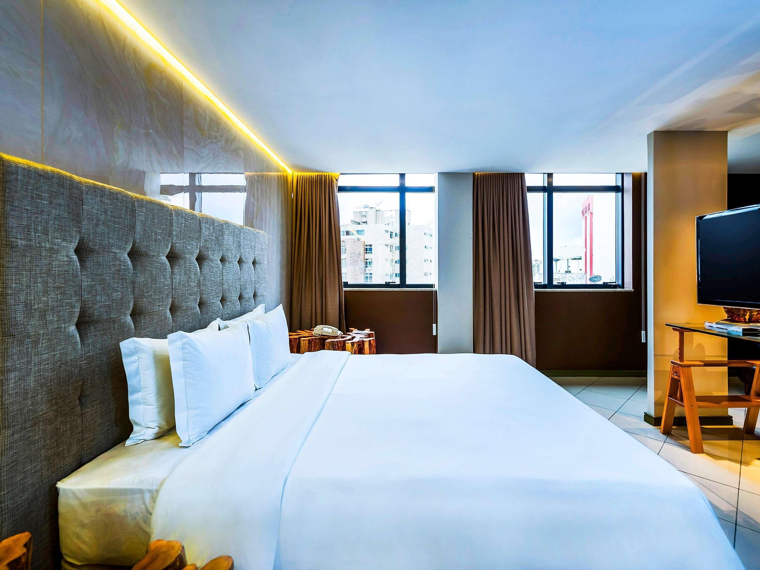 Deluxe Suite, 1 King Bed | Premium bedding, pillowtop beds, minibar, in-room safe