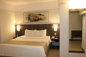 Ropa de cama de alta calidad, camas con pillow-top y minibar