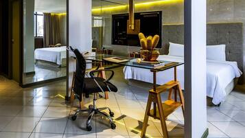 Deluxe Suite, 1 King Bed | Premium bedding, pillow-top beds, minibar, in-room safe