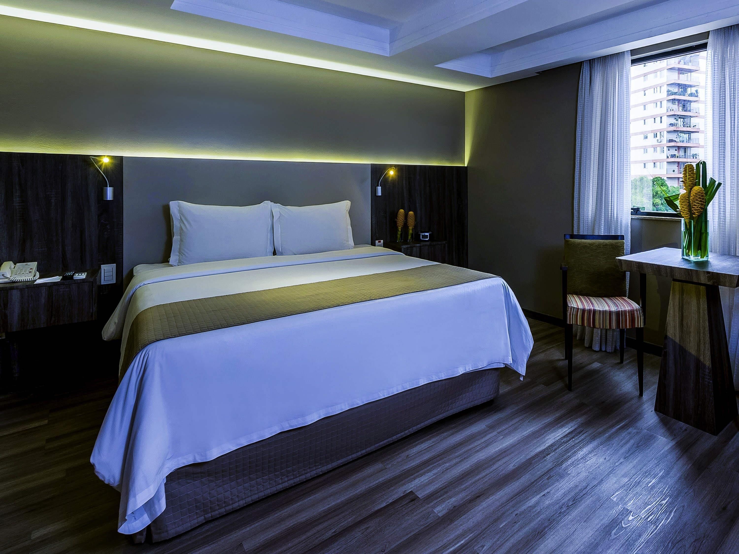 Junior Suite, 1 King Bed | Premium bedding, pillowtop beds, minibar, in-room safe