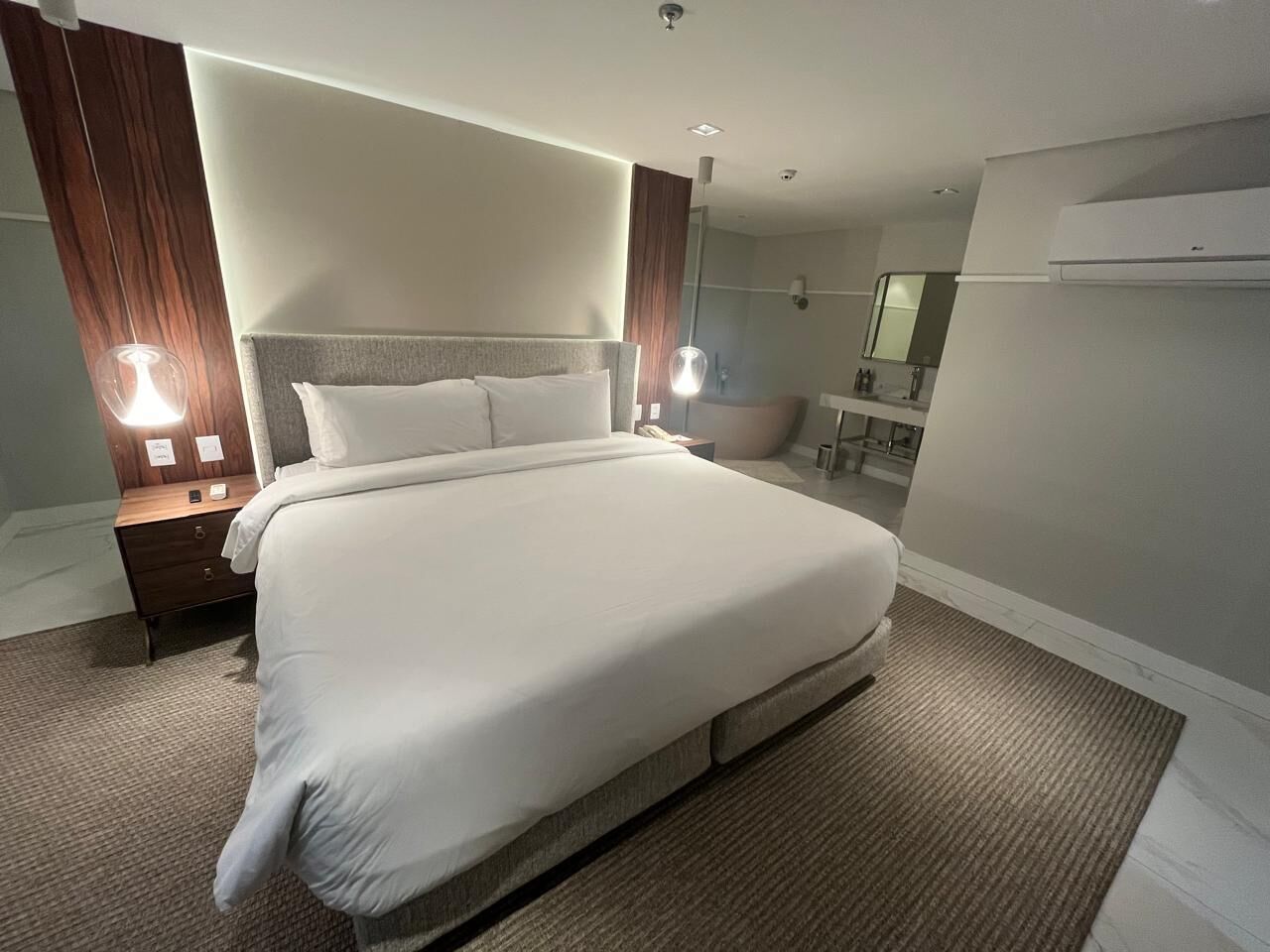 总统套房, 1 张特大床 | 高档床上用品、加厚床垫、迷你吧、客房内保险箱